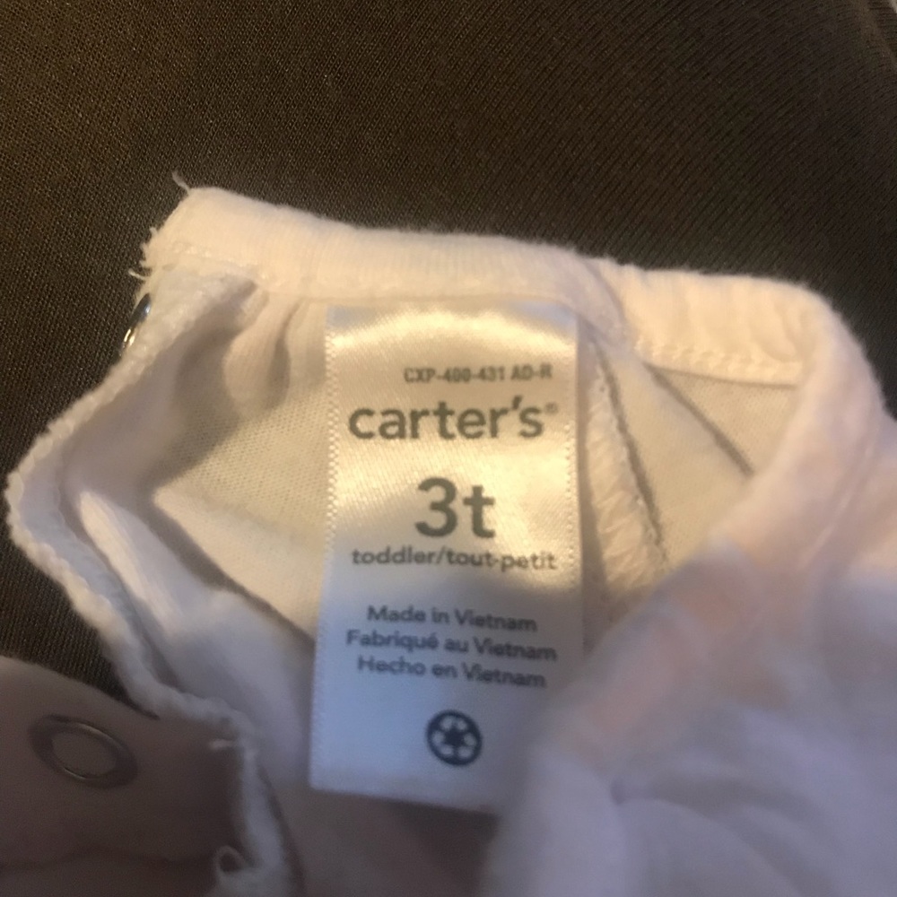 Carters beautiful white top in 3t